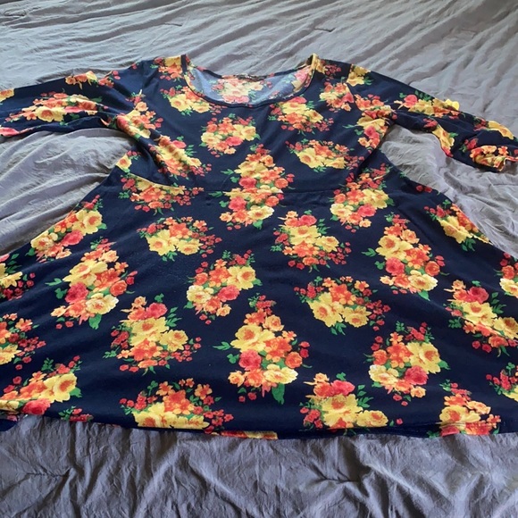 Dress - Picture 4 of 4